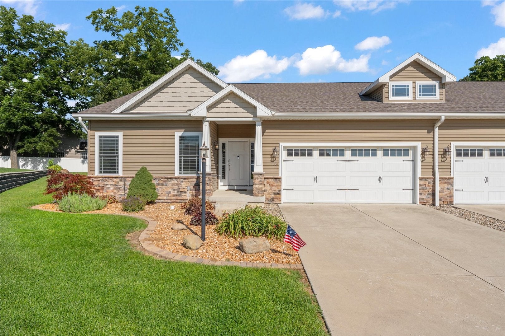 1806 Lake Ridge Court 1806