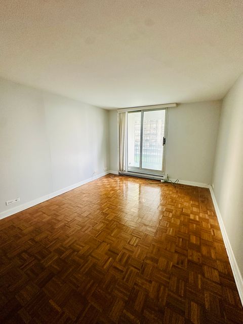 Tiny photo for 6033 N Sheridan Road #5G, Chicago, IL 60660 (MLS # 12542655)