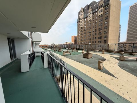 Tiny photo for 6033 N Sheridan Road #5G, Chicago, IL 60660 (MLS # 12542655)