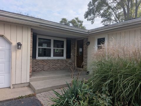 1718 W Lincoln Road McHenry IL 60051