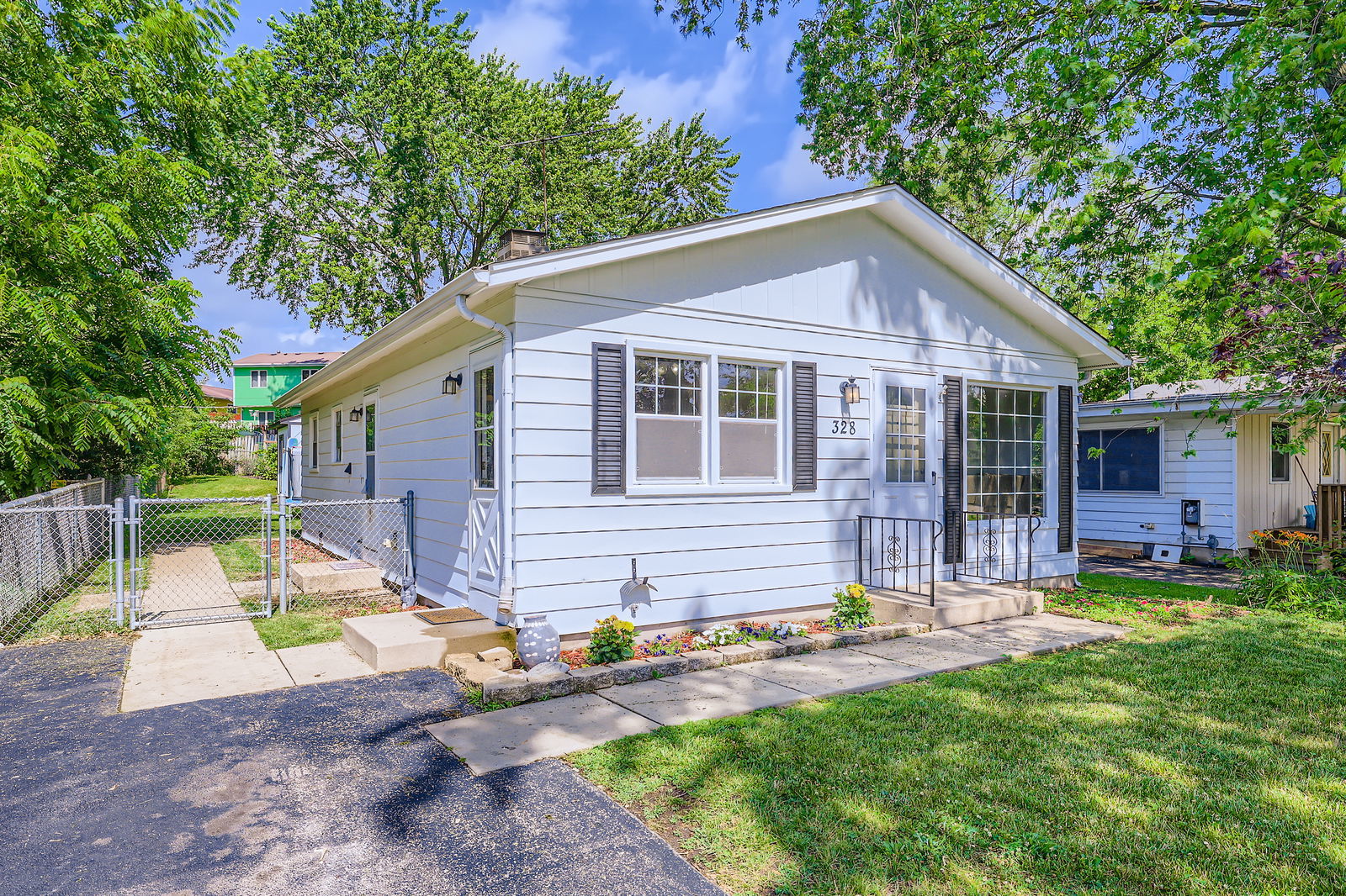 328 Hillandale Street