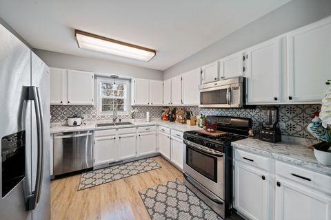 Tiny photo for 10093 W Ford Avenue, Beach Park, IL 60099 (MLS # 12587943)