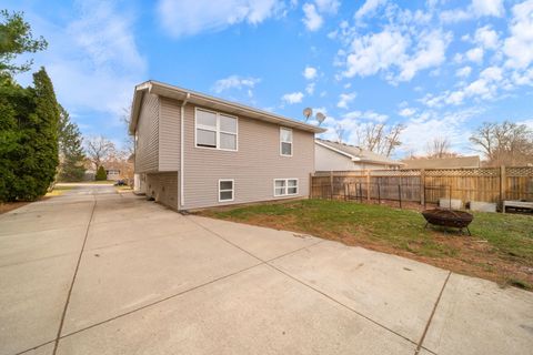 Tiny photo for 10093 W Ford Avenue, Beach Park, IL 60099 (MLS # 12587943)