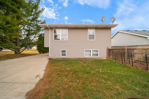 Tiny photo for 10093 W Ford Avenue, Beach Park, IL 60099 (MLS # 12587943)