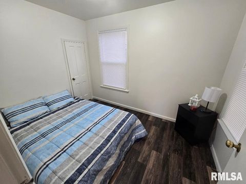 Tiny photo for 418 19TH Avenue N, Clinton, IA 52732 (MLS # QC4269700)