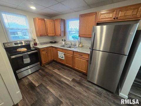 Tiny photo for 418 19TH Avenue N, Clinton, IA 52732 (MLS # QC4269700)