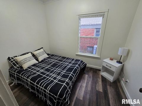 Tiny photo for 418 19TH Avenue N, Clinton, IA 52732 (MLS # QC4269700)