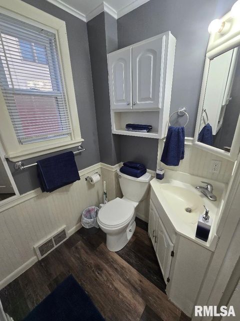 Tiny photo for 418 19TH Avenue N, Clinton, IA 52732 (MLS # QC4269700)