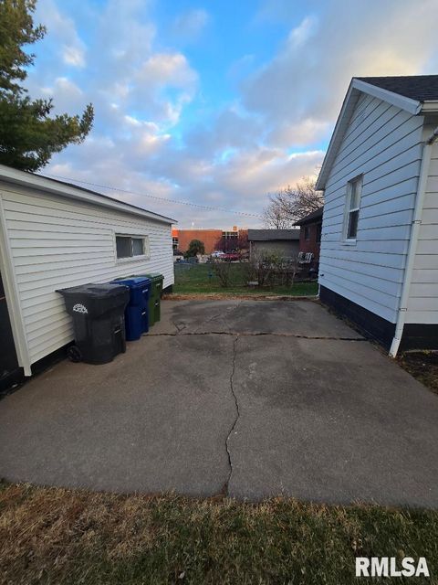 Tiny photo for 418 19TH Avenue N, Clinton, IA 52732 (MLS # QC4269700)