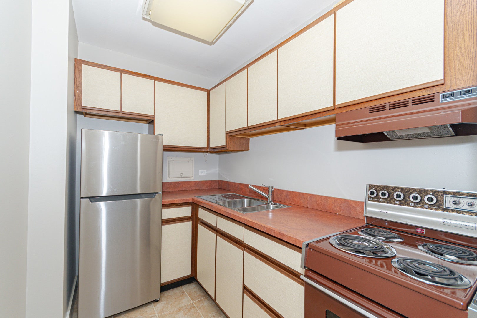 260 E CHESTNUT Street 2103