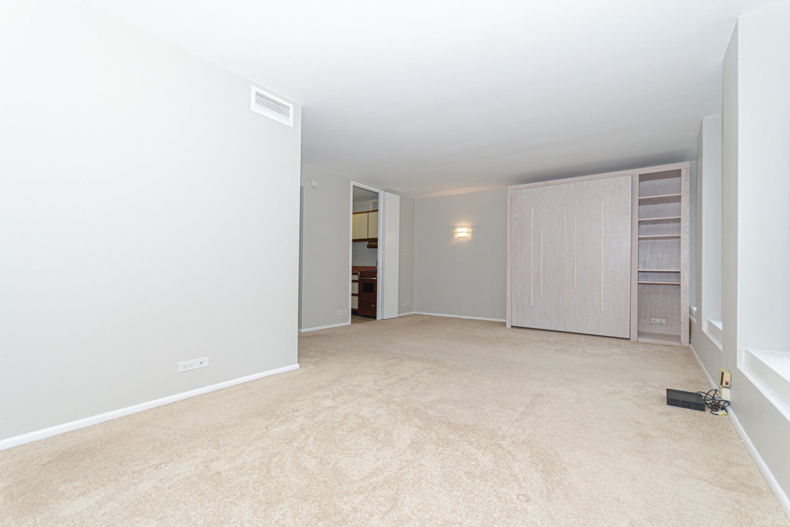 260 E CHESTNUT Street 2103