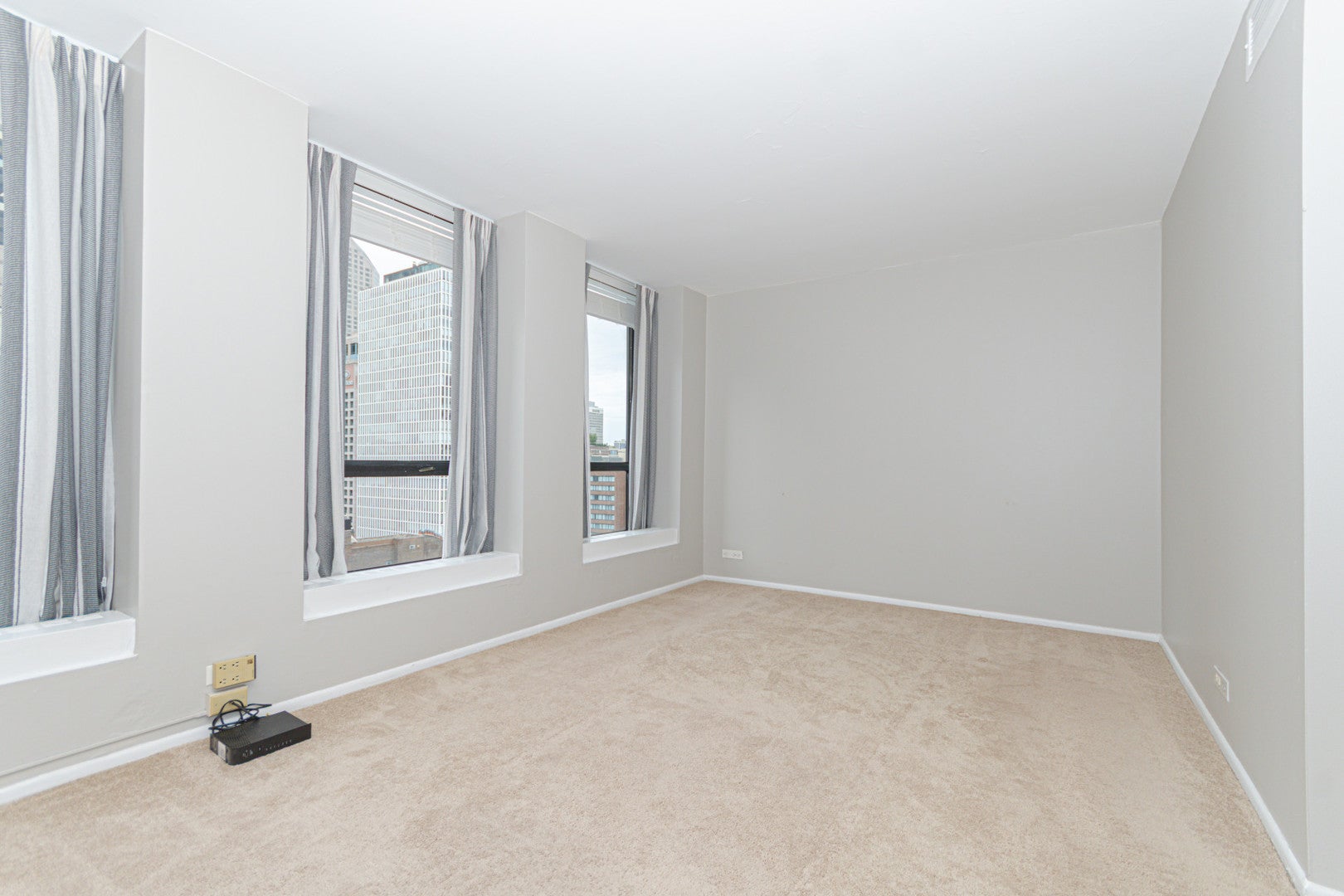 260 E CHESTNUT Street 2103