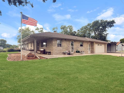 Photo of 800 W Central Avenue, Thomasboro, IL 61878 (MLS # 12726158)