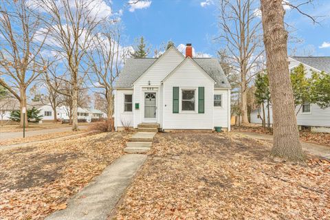 Photo of 502 E Washington Street, Urbana, IL 61801 (MLS # 12571945)