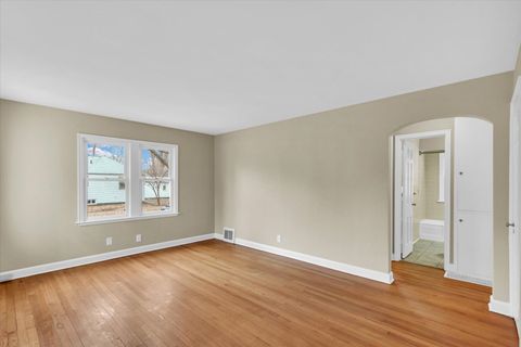 Tiny photo for 502 E Washington Street, Urbana, IL 61801 (MLS # 12571945)