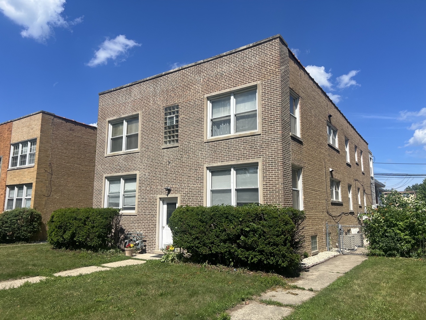 9013 La Crosse Avenue