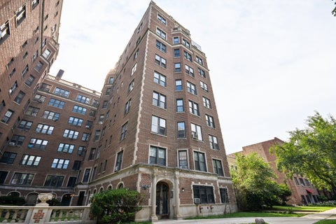 Photo of 6935 S CRANDON Avenue #3D, Chicago, IL 60649 (MLS # 12705735)