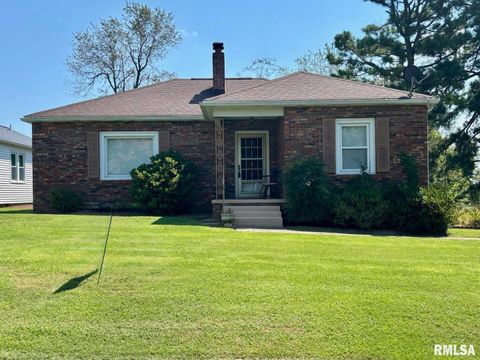 Photo of 814 3RD Street, Rosiclare, IL 62982 (MLS # QC4265662)