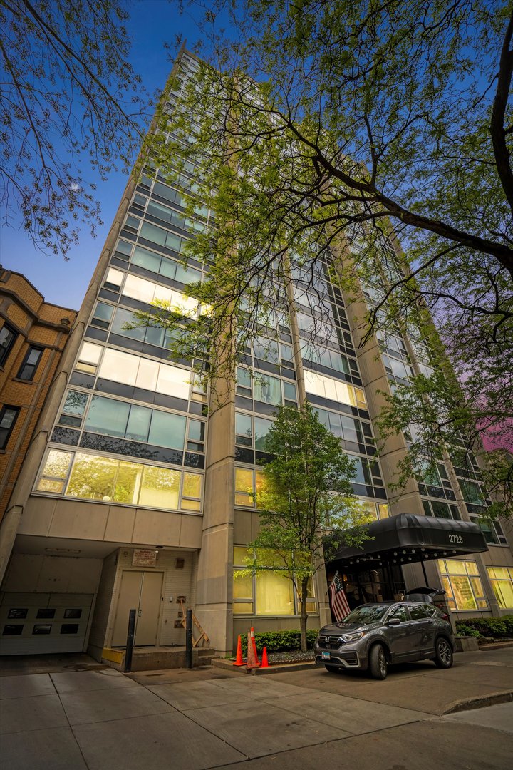 2728 N HAMPDEN Court 304