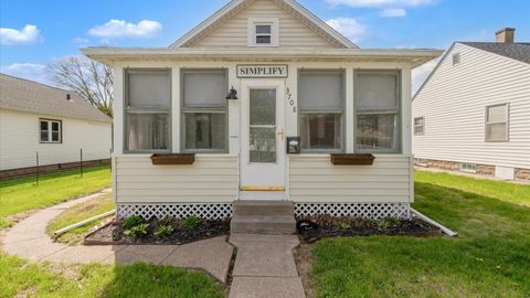 Tiny photo for 3708 N Fillmore Street, Davenport, IA 52806 (MLS # 12627231)