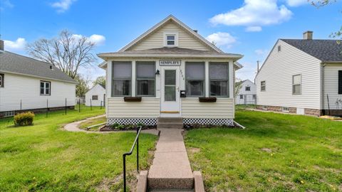 Photo of 3708 N Fillmore Street, Davenport, IA 52806 (MLS # 12627231)