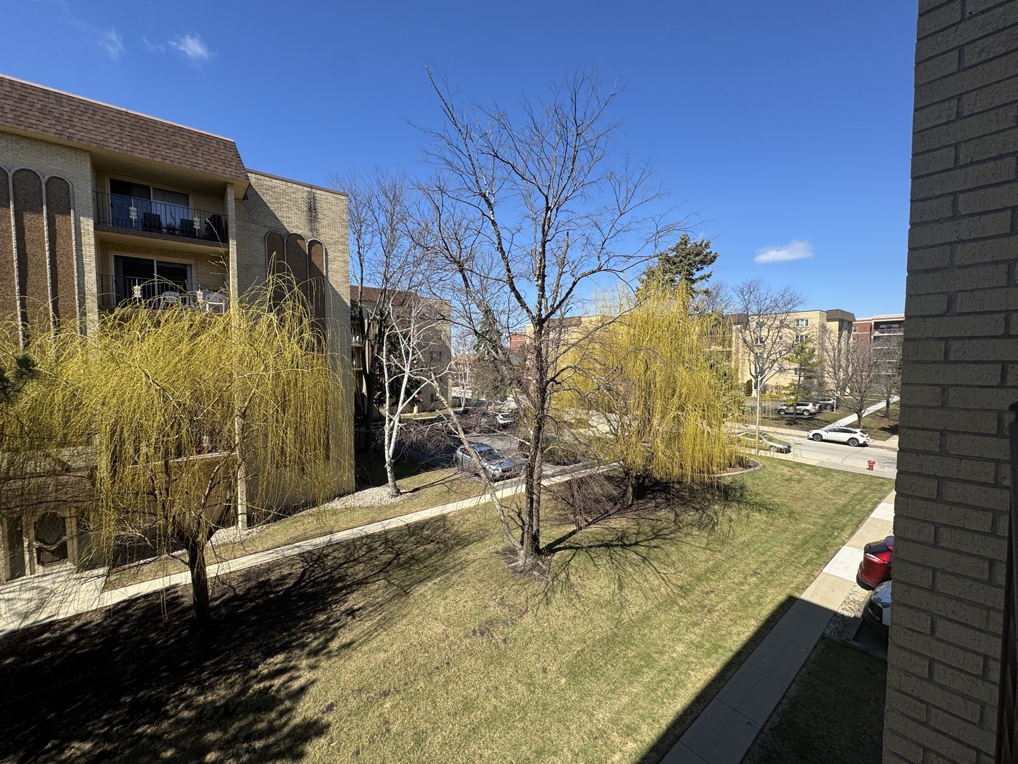 6433 W Belle Plaine Avenue 302