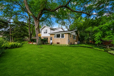 Tiny photo for 2110 E Eastman Court, Arlington Heights, IL 60004 (MLS # 12716385)