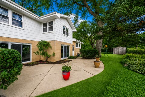 Tiny photo for 2110 E Eastman Court, Arlington Heights, IL 60004 (MLS # 12716385)