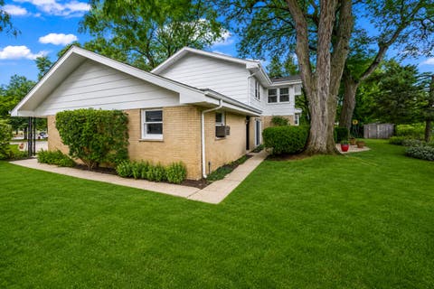 Tiny photo for 2110 E Eastman Court, Arlington Heights, IL 60004 (MLS # 12716385)