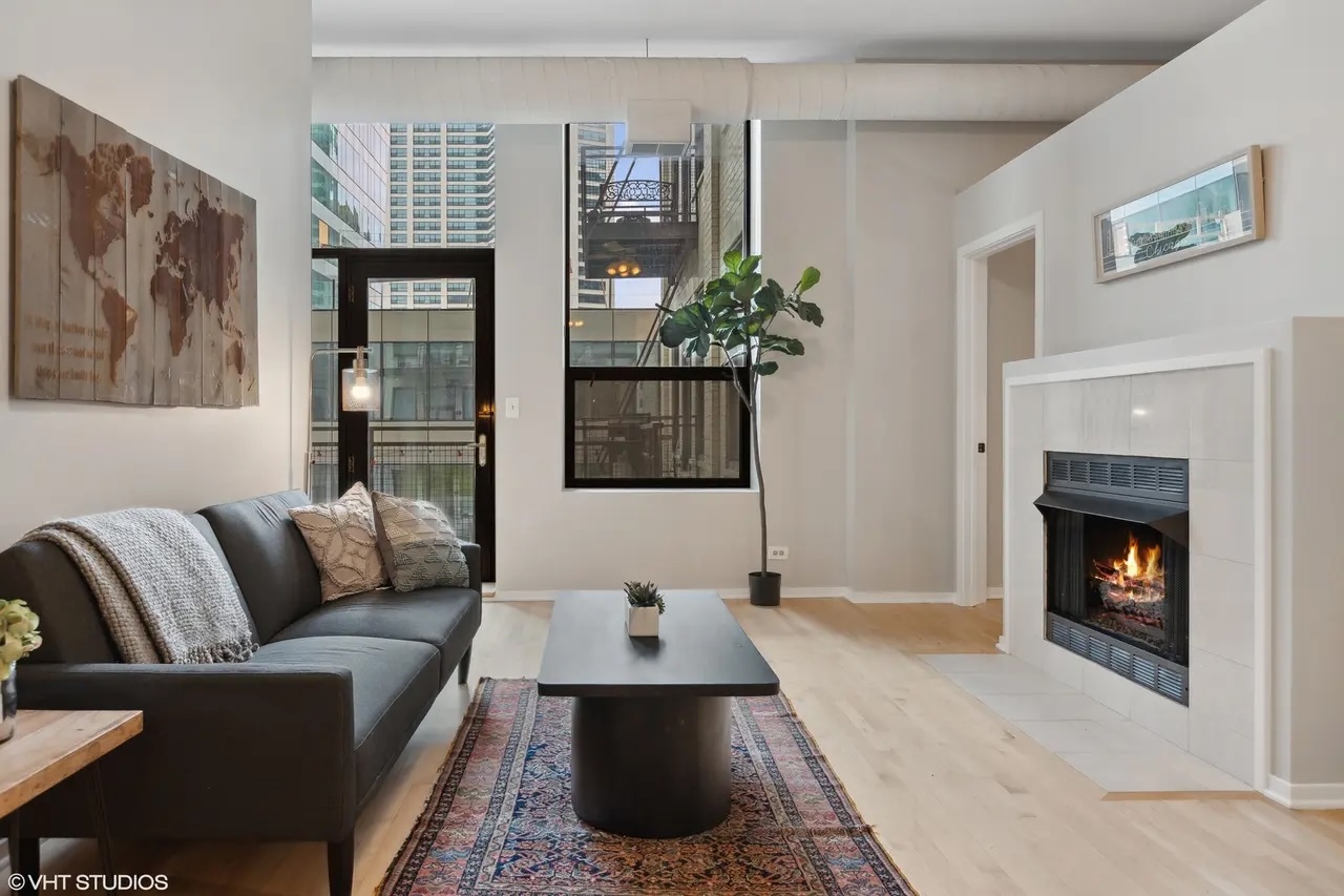 910 S Michigan Avenue 816