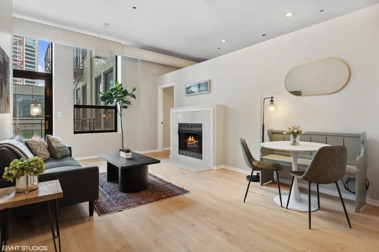 910 S Michigan Avenue 816