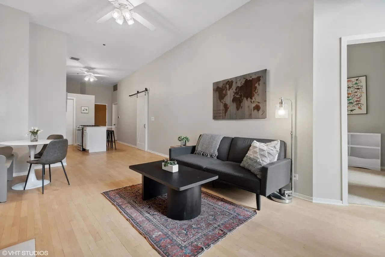 910 S Michigan Avenue 816