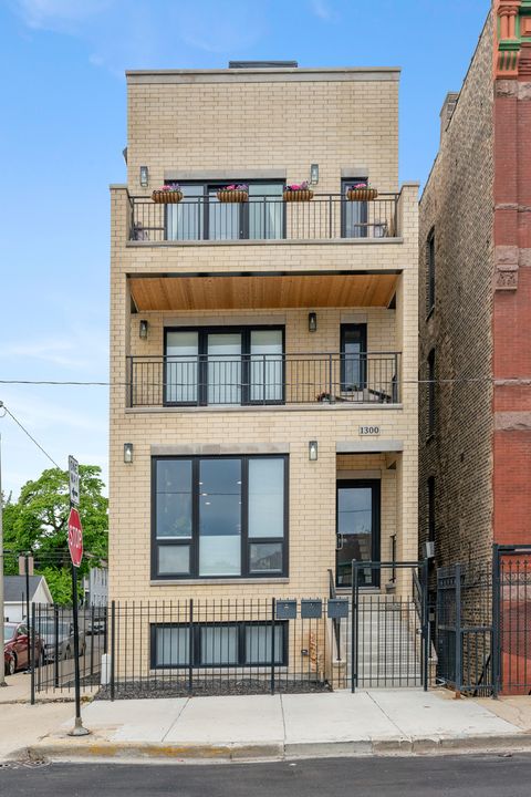 Photo of 1300 N Cleaver Street #2, Chicago, IL 60642 (MLS # 12704264)