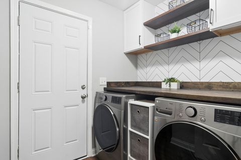 Tiny photo for 6806 Highgate Road, Carpentersville, IL 60110 (MLS # 12625495)