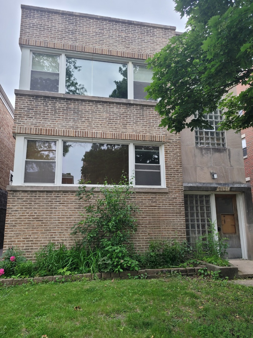 2521 W Farragut Avenue