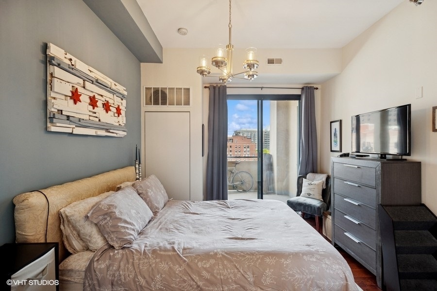 1464 S Michigan Avenue 703