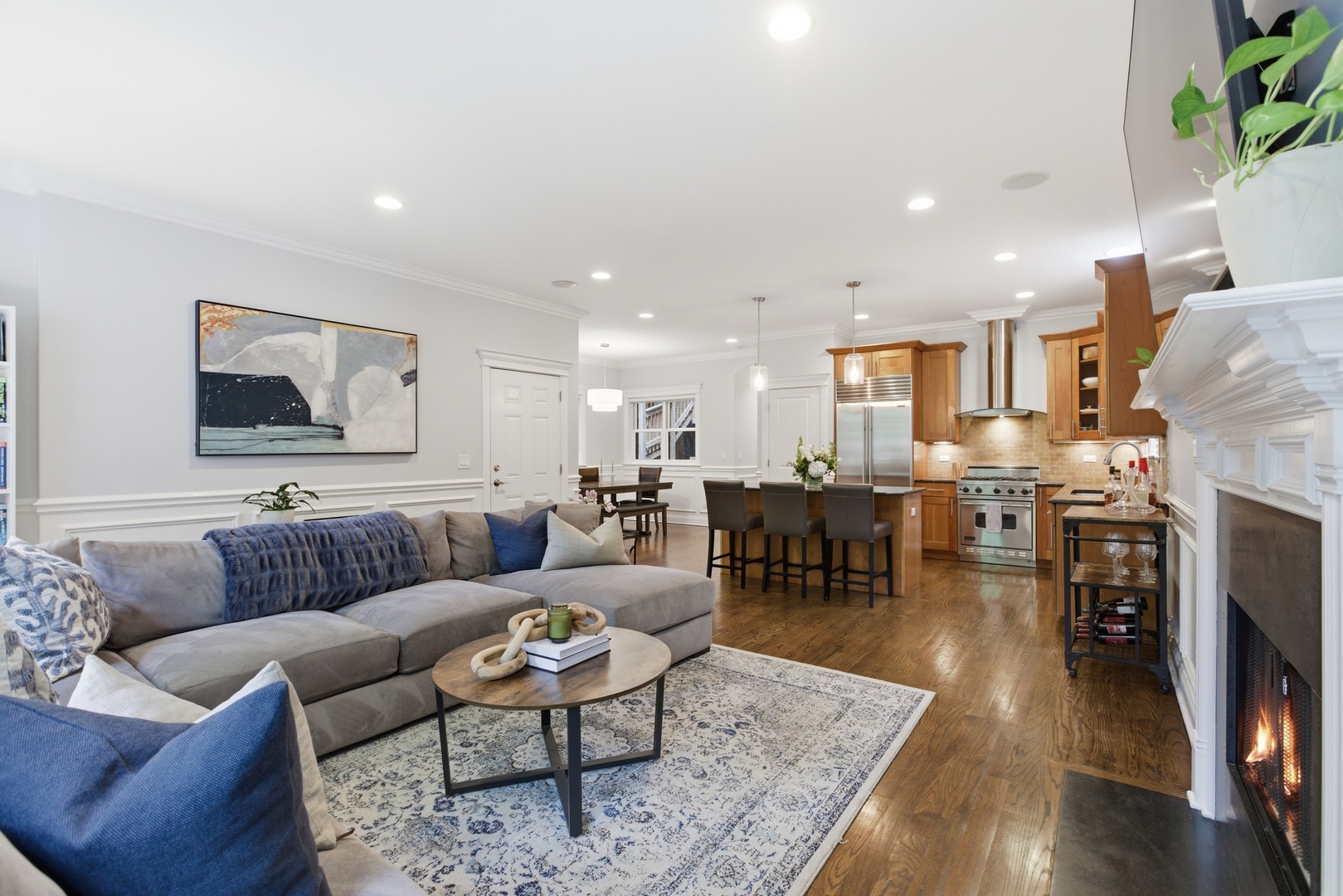 927 W George Street 2