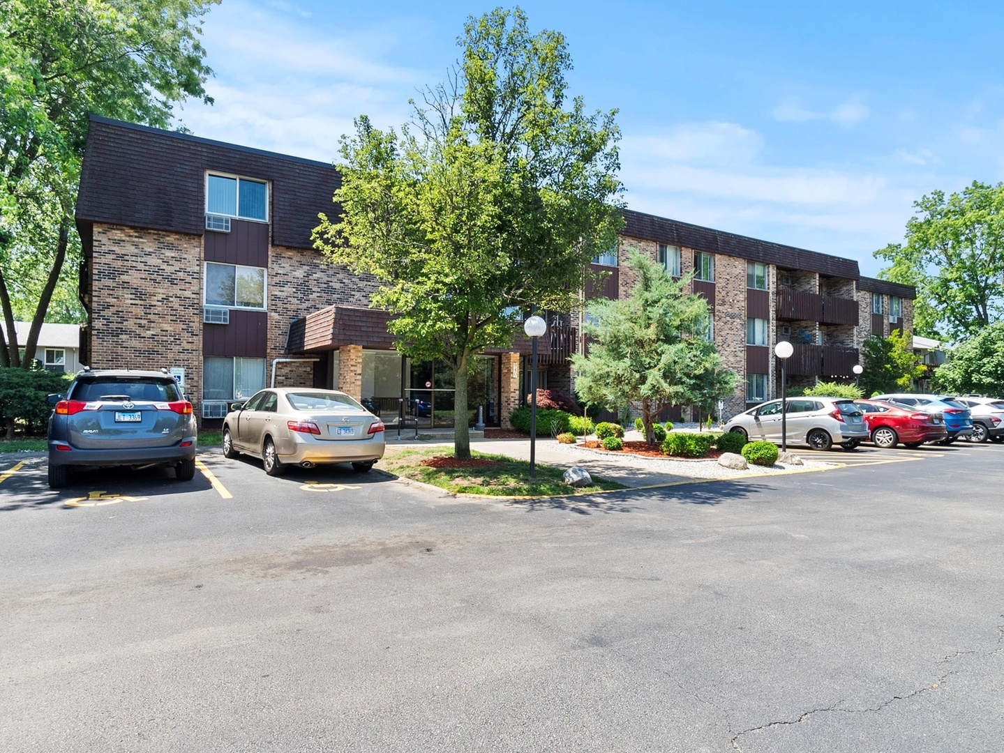940 E Old Willow Road 305