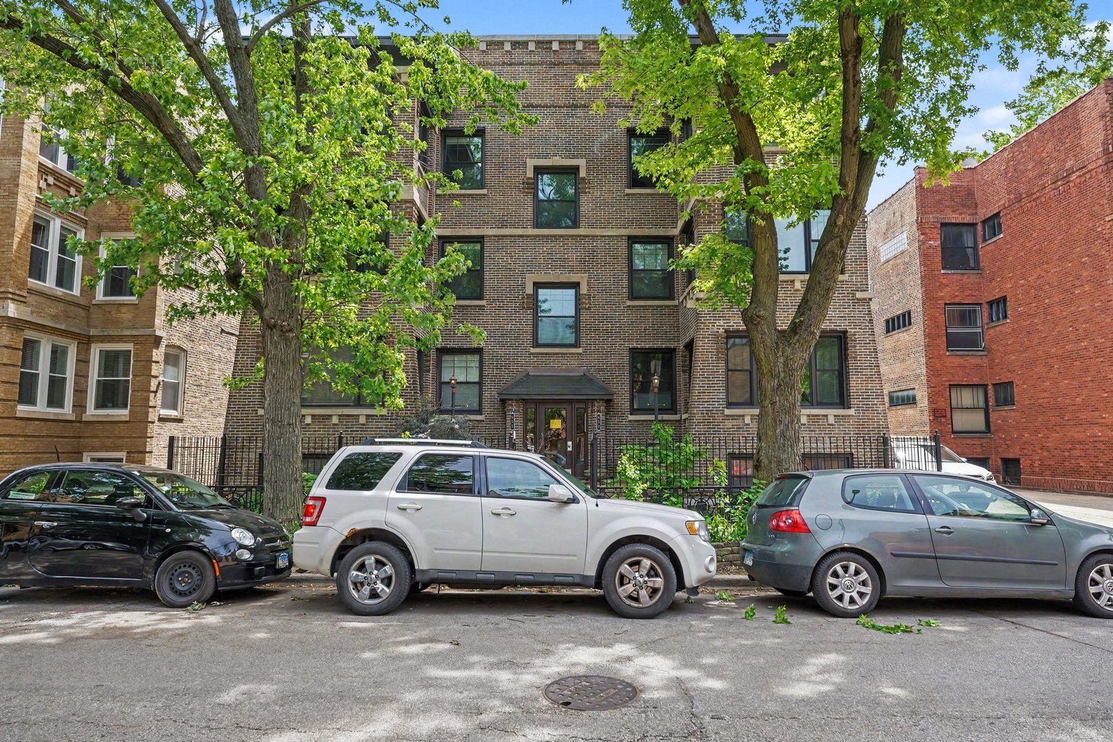 857 W Ainslie Street G