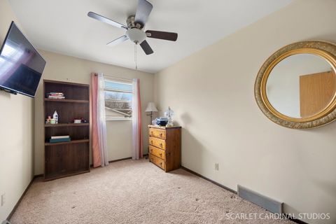 Tiny photo for 2140 Sandburg Drive, Aurora, IL 60506 (MLS # 12574366)