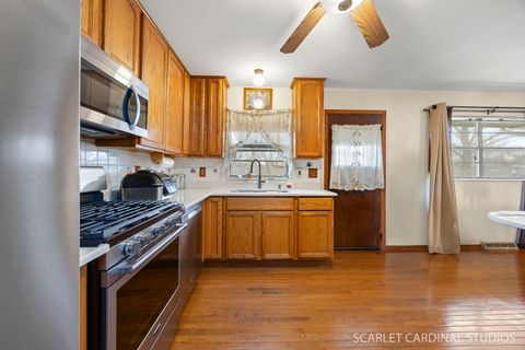 Tiny photo for 2140 Sandburg Drive, Aurora, IL 60506 (MLS # 12574366)