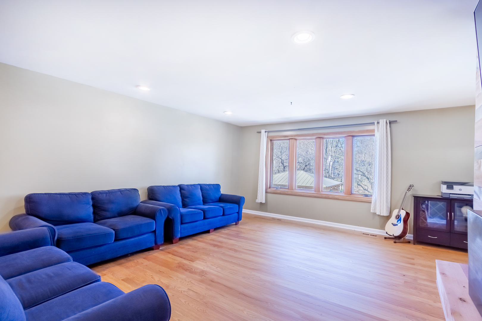 3N046 Lakeview Court