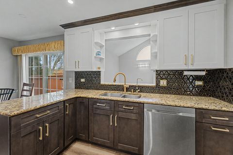 Tiny photo for 1903 N Evergreen Avenue, Arlington Heights, IL 60004 (MLS # 12577281)