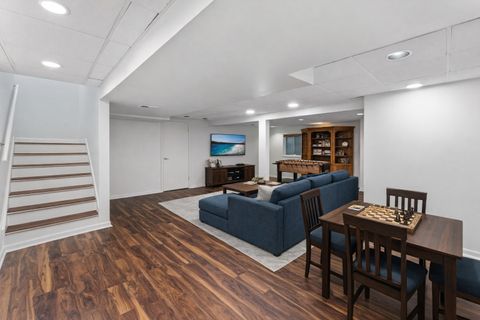 Tiny photo for 1903 N Evergreen Avenue, Arlington Heights, IL 60004 (MLS # 12577281)