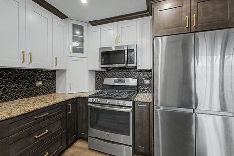 Tiny photo for 1903 N Evergreen Avenue, Arlington Heights, IL 60004 (MLS # 12577281)