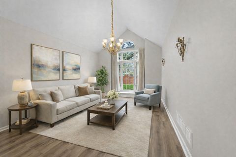 Tiny photo for 1903 N Evergreen Avenue, Arlington Heights, IL 60004 (MLS # 12577281)