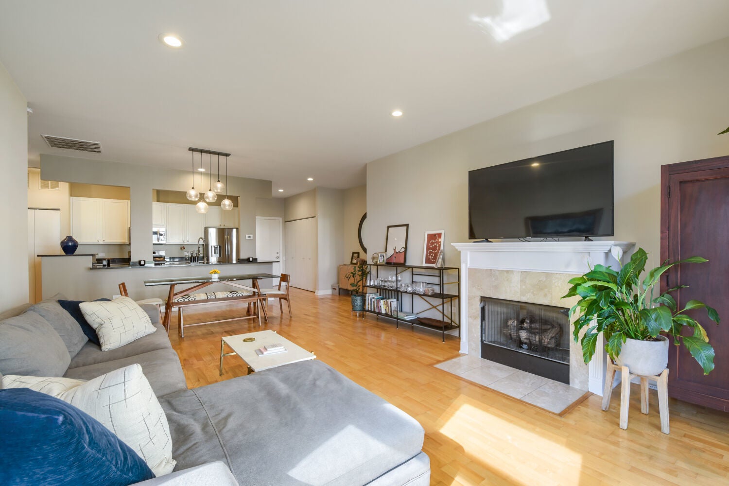 330 N Clinton Street 302