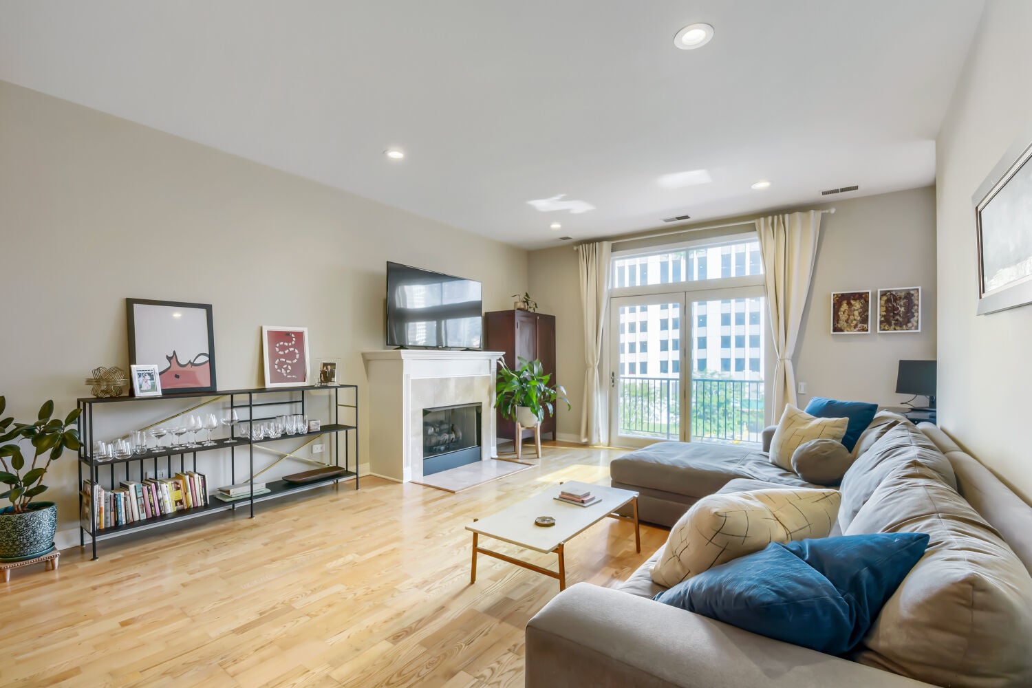 330 N Clinton Street 302