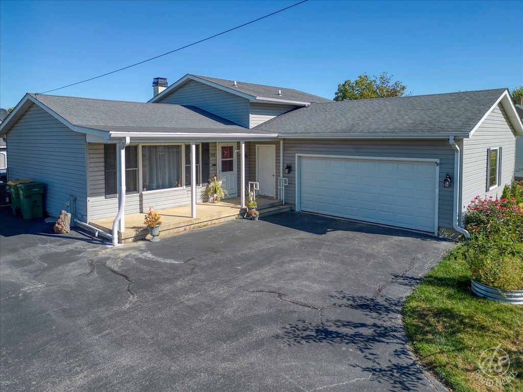 Photo for 115 W South Street, Kirkland, IL 60146 (MLS # 12494223)