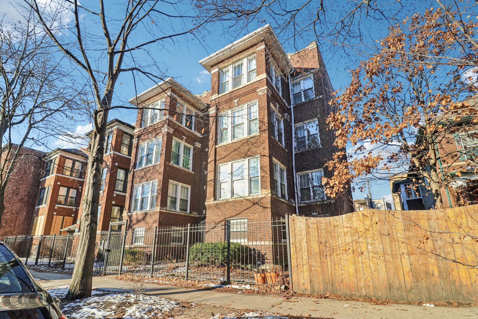 7622 N Greenview Avenue 2N